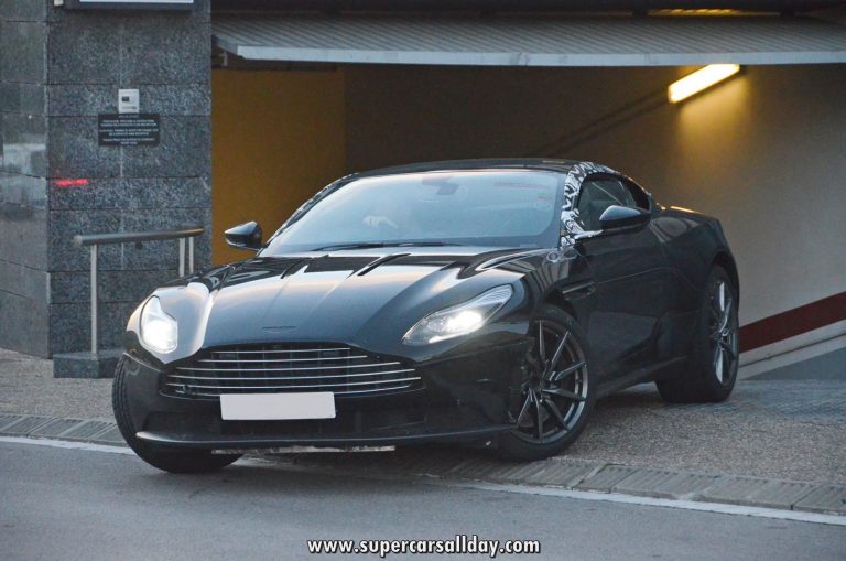 Aston Martin DB11