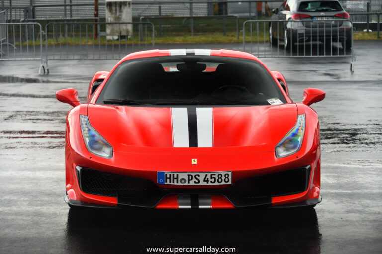 Ferrari 488 Pista (1)