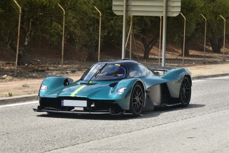 Aston Martin Valkyrie (4)