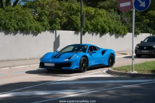 Ferrari 488 Pista (1)