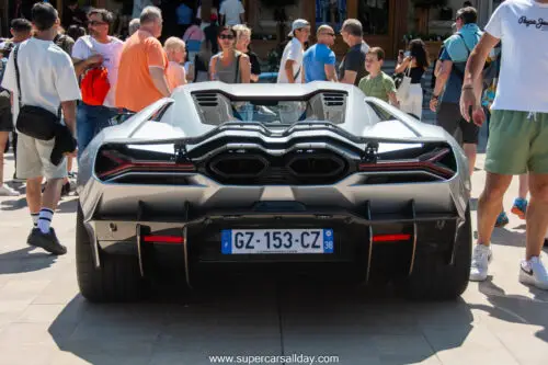 Lamborghini Revuelto (1)
